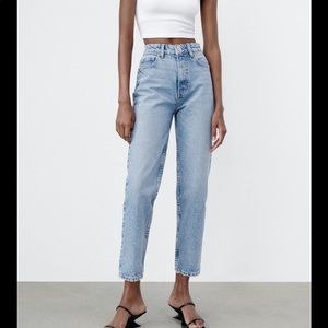 Zara classic mom jeans in size us 4